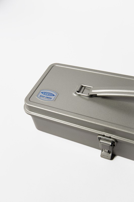 silver-toolbox-toyo-t320-top-view-closed