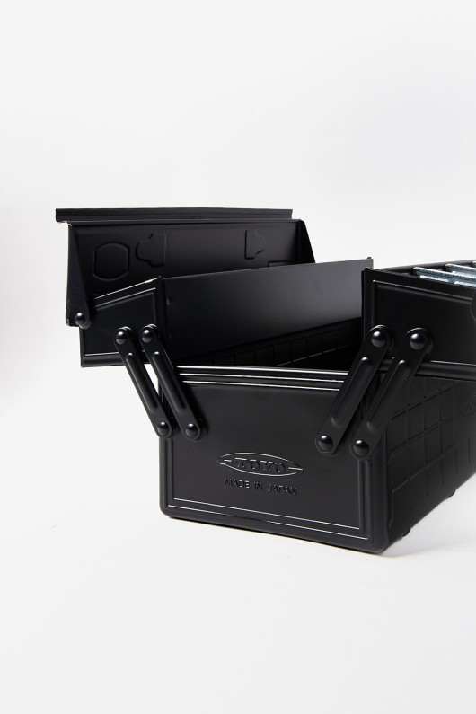 black-steel-toyo-toolbox-profile-and-opened
