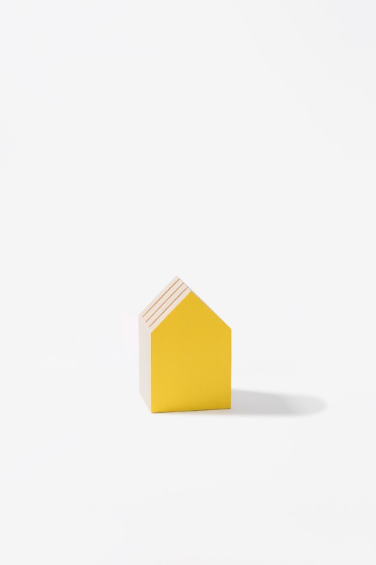 petit-porte-cartes-en-bois-en-forme-de-maison-jaune-de-face