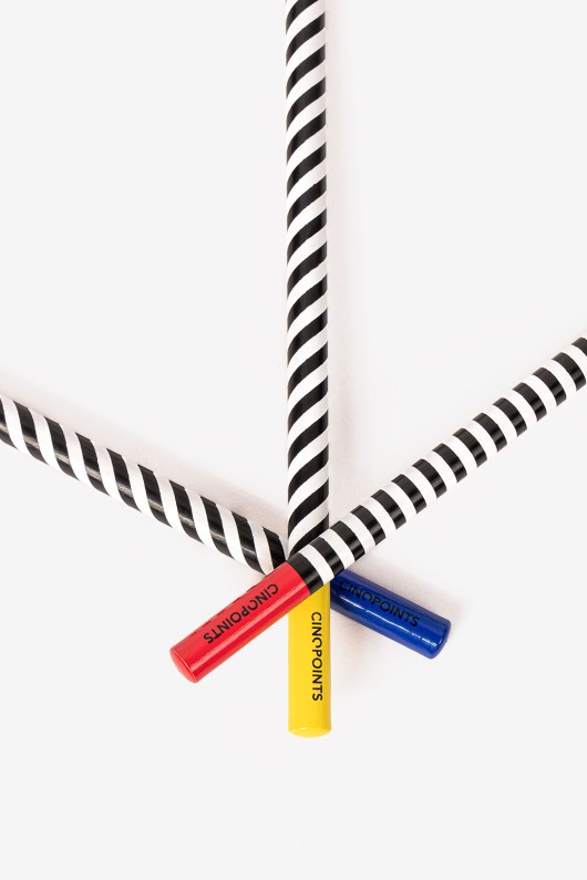 crayons-rayes-archistripe-bleu-rouge-et-jaune-croises