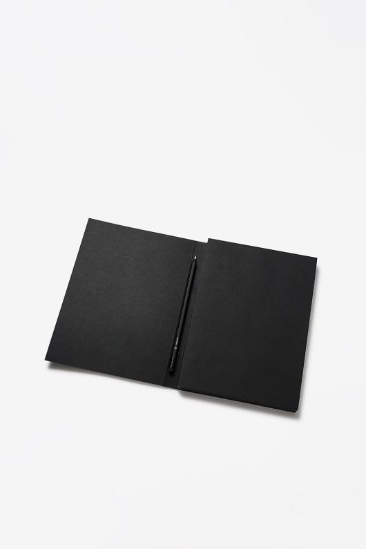 Archiblack-sketchbook-with-black-paper-and-white-pencil