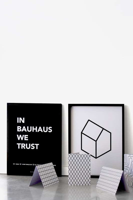 poster-in-bauhaus-we-trust-with-framework-and-paper-cards