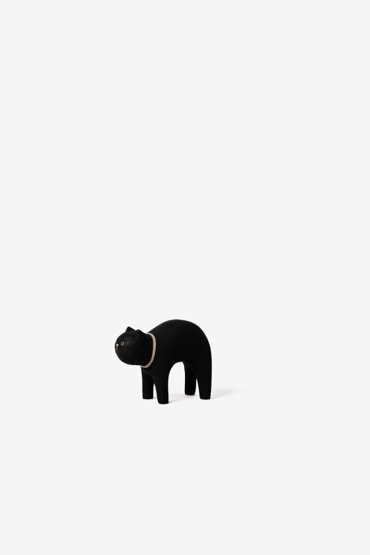 black-cat-wooden-figure-side