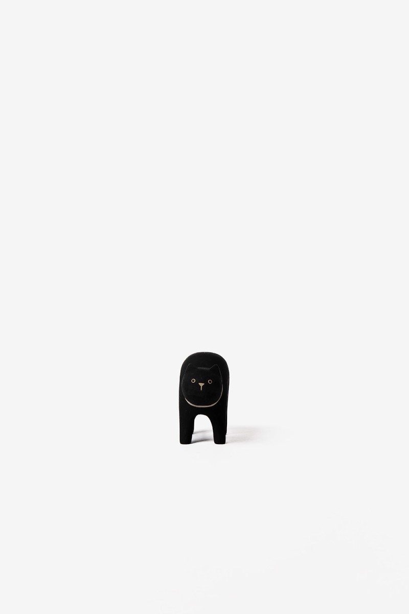 black-cat-wooden-figure-front