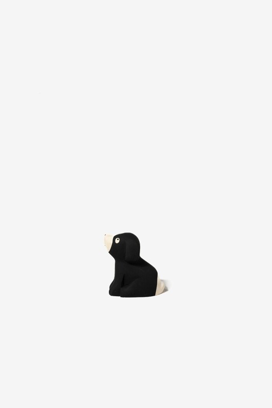 figurine-de-petit-chien-beagle-en-bois-vue-de-cote