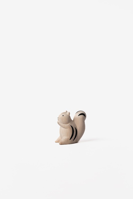 squirrel-wooden-figure-side-view