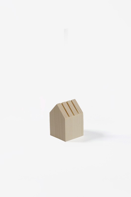 tiny-house-shaped-natural-wooden-card-holder