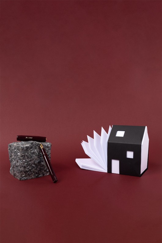black-house-shaped-notepad