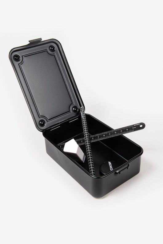 BLACK-TOOLBOX-TOYO-STEEL-T150-open-with-rulers