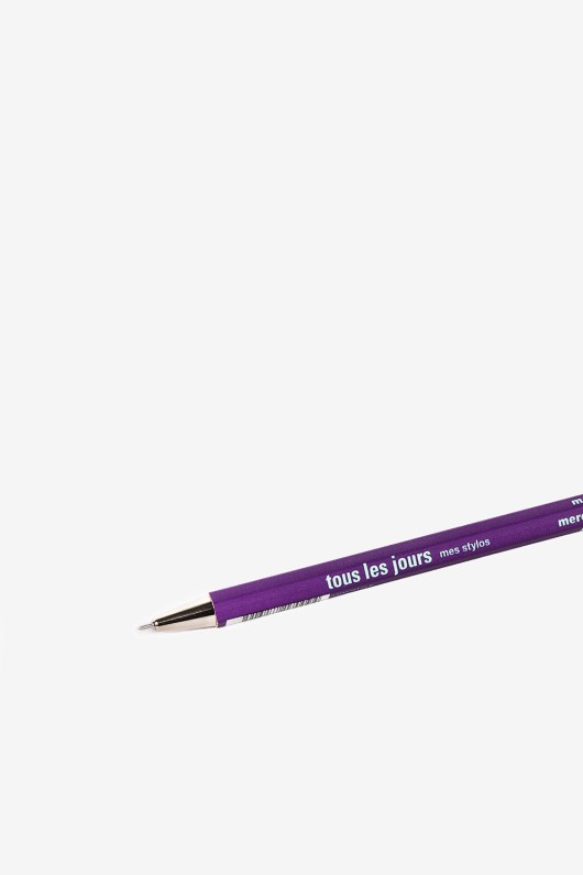 stylo-bille-violet-zoom