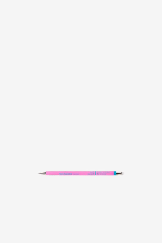 stylo bille rose allongé