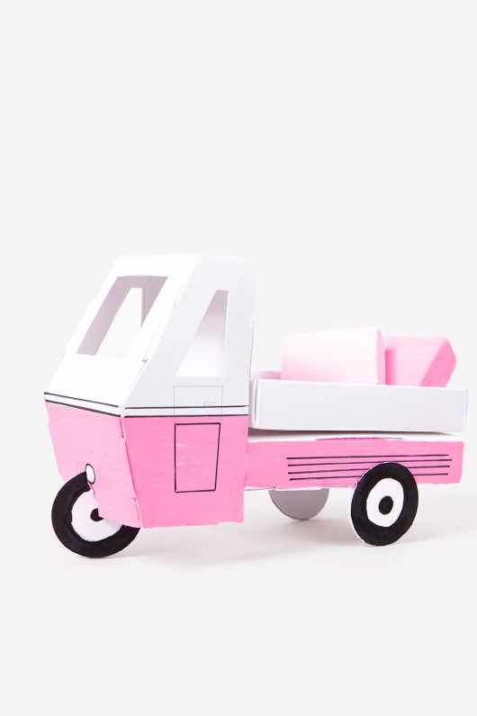 Maquette-en-papier-a-construire-Kawaii-Shop-voiture-colorie